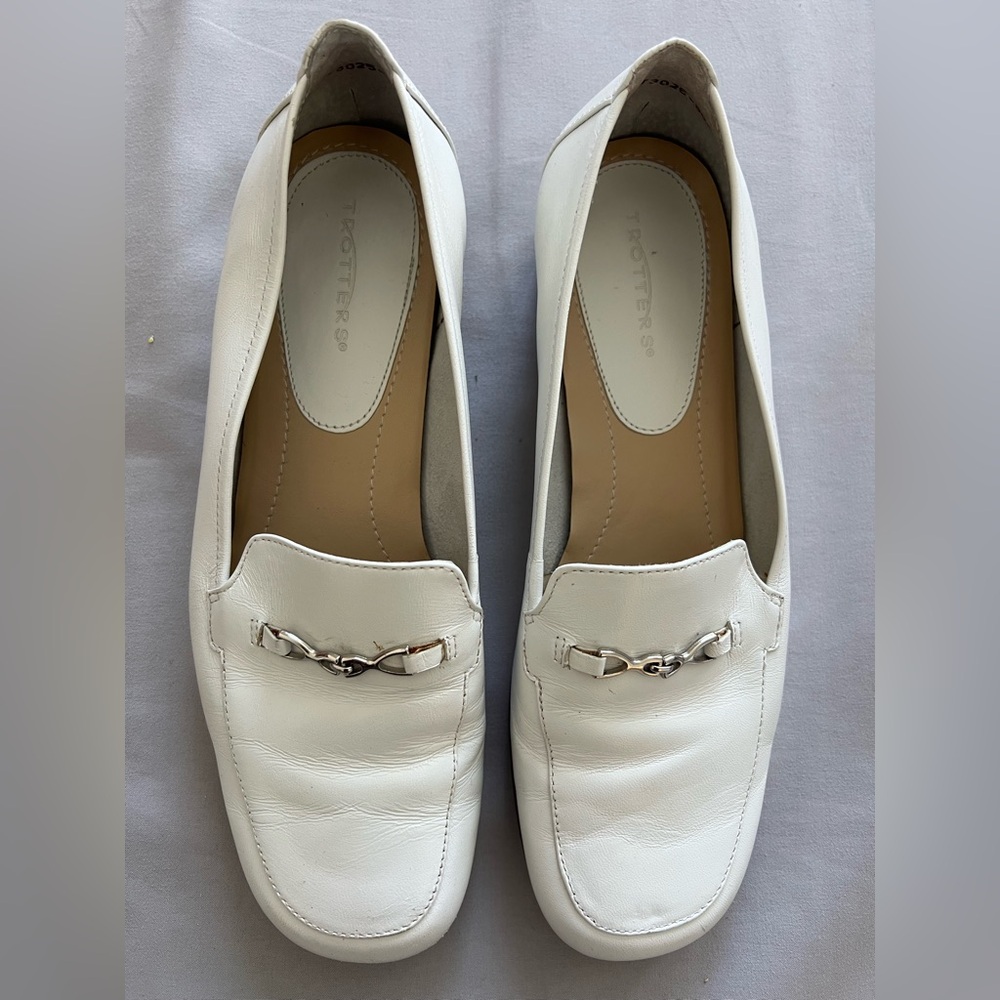 Trotters Women's White Leather Loafers